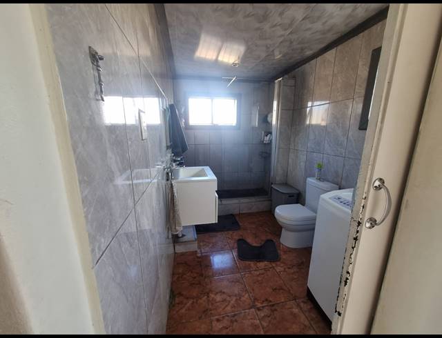 2 bed property for sale in LOTUS GARDENS